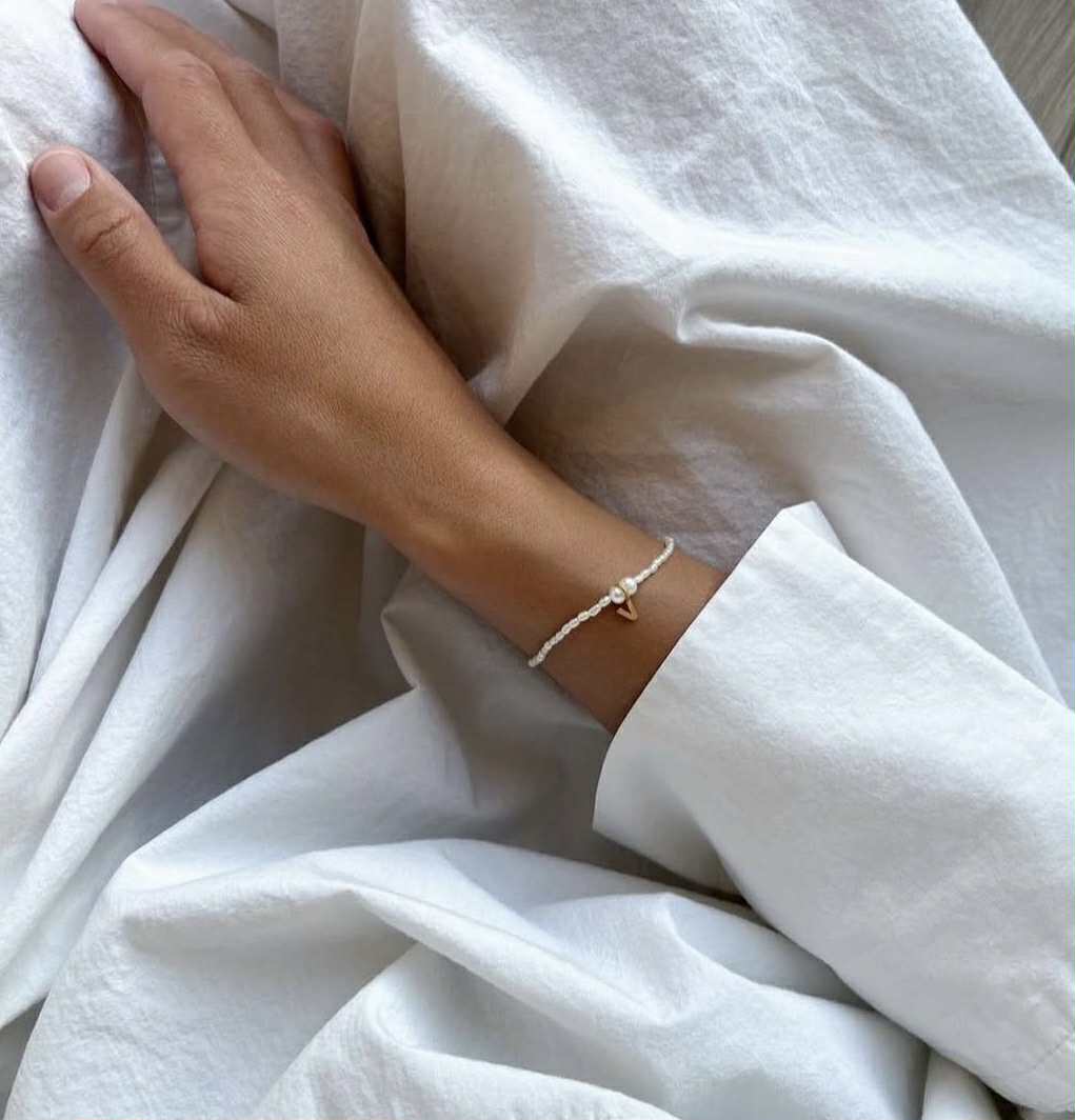 Sorelle ApS Pearly letter bracelet - Forgyldt Bracelet